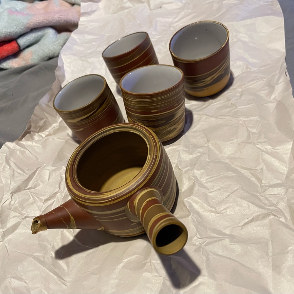 ❤️2/$25 Striped Brown and Gold Tea Set